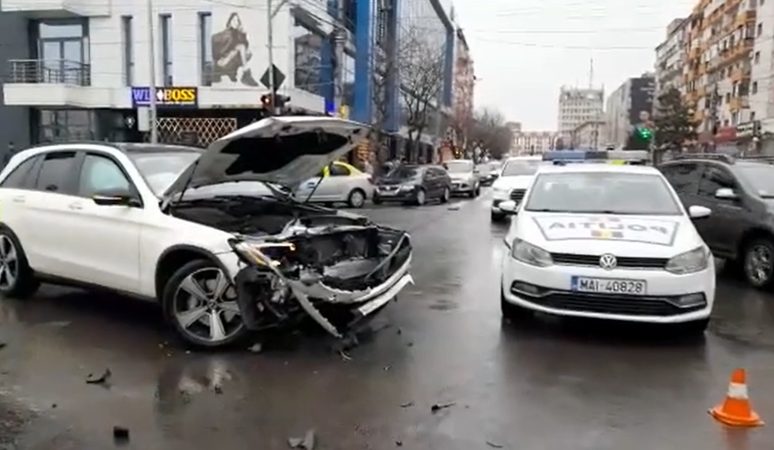 Grav accident rutier, în municipiul Târgoviște, str. Nicolae Radian