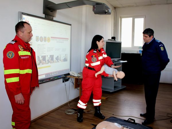 Acordarea primului ajutor în situații de urgență, o altă prioritate a jandarmilor dâmbovițeni