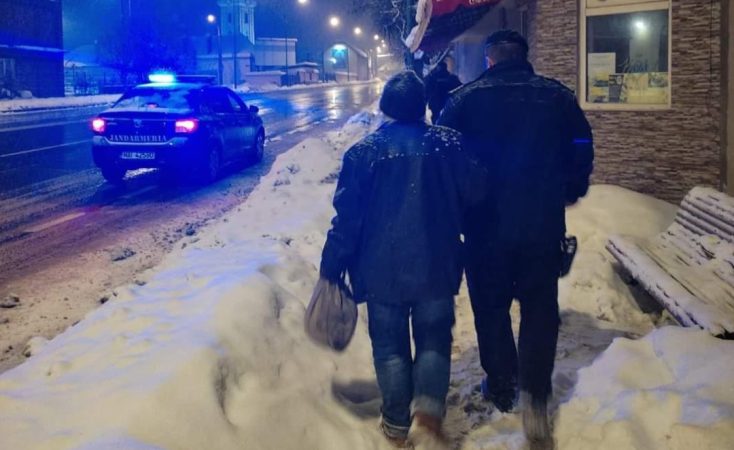 Jandarmii au fost salvarea unei bătrânici care s-a rătăcit