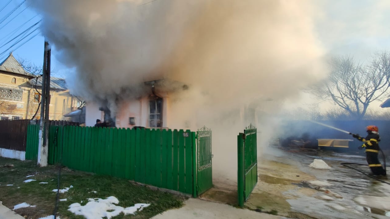Incendiu izbucnit la o casă în comuna Șelaru