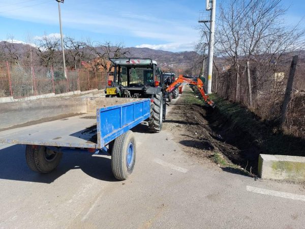 Administrația locală de la Voinești a demarat în forță o amplă acțiune de decolmatare a șanțurilor