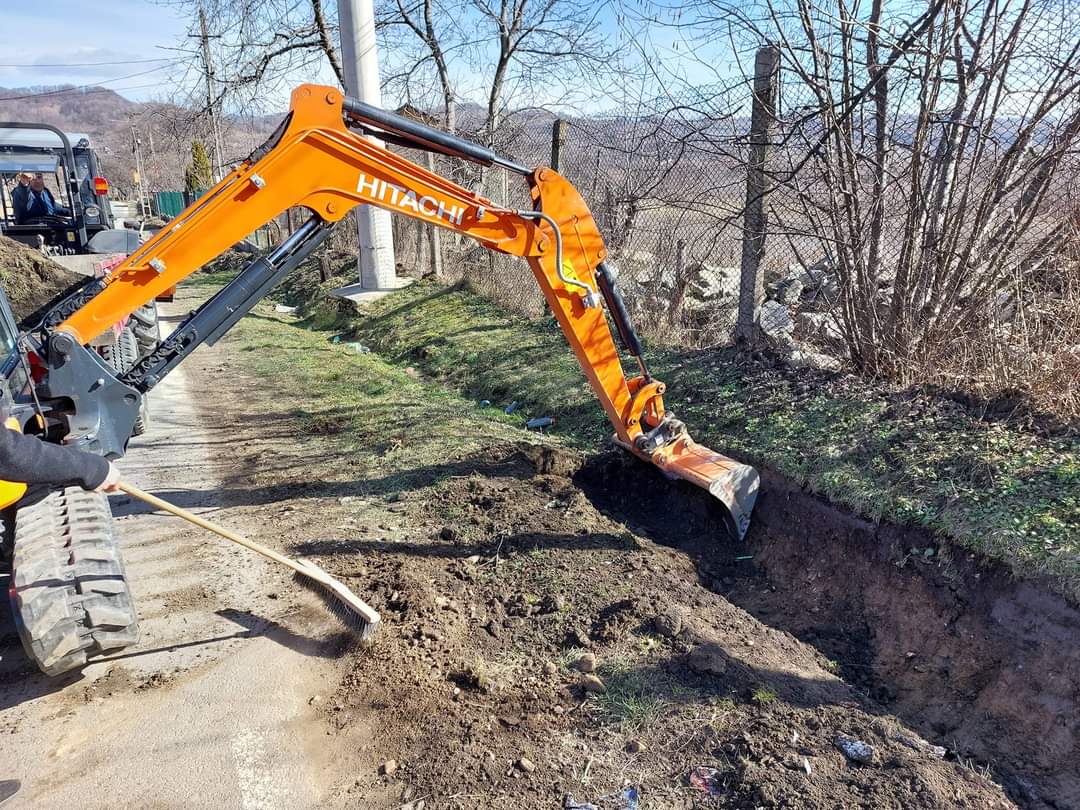 Administrația locală de la Voinești a demarat  în forță o amplă acțiune de decolmatare a șanțurilor 