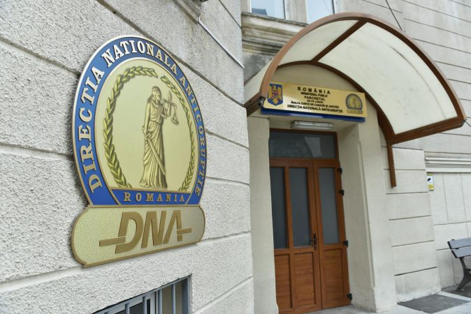 DNA: Arestat pentru mită în cazul unor angajări la Ambulanța Dâmbovița și Spitalul de Urgență Târgoviște