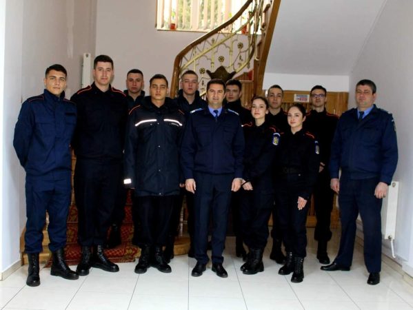 Forțe noi la Jandarmeria Dâmboviţa, 10 elevi ai şcolilor militare, sunt în practică
