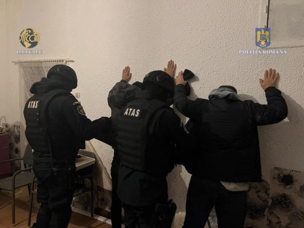 Mascații au descins la un bărbat din Morteni, au descoperit o pușcă neletală supusă autorizării și muniție