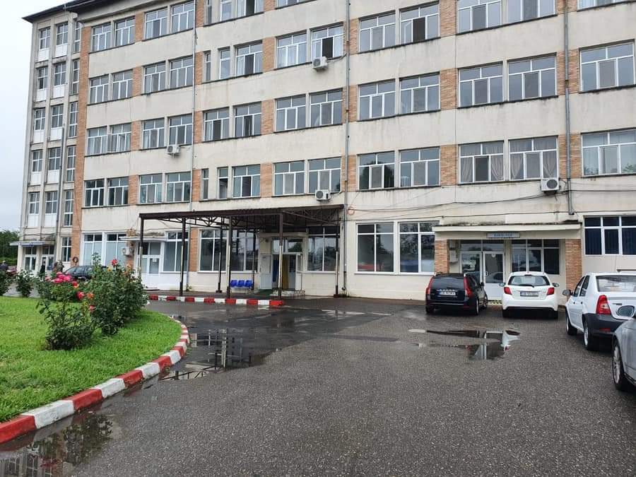 Primarul orașul Găești, Gheorghe Grigore a semnat două contracte de finanțare prin PNRR  ce vizează reabilitarea Spitalului Orășenesc Găești și reabilitarea Liceului " Dr. C. Angelescu" 