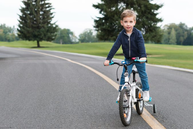 Scurt ghid despre cum să cumperi o bicicletă pentru copii online