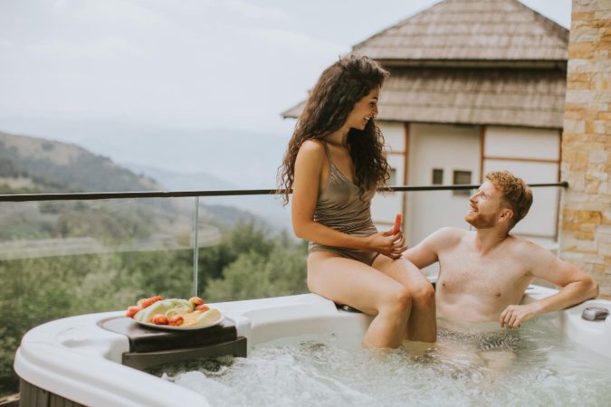 3 moduri în care un jacuzzi poate ajuta la ameliorarea stresului