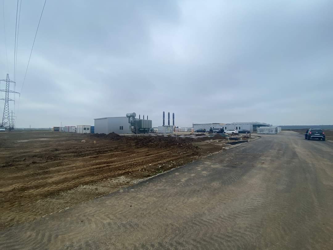 Vizita Ambasadorului Marii Britanii, în orașul Răcari unde se fac investiții majore privind energia verde și două sere de legume
