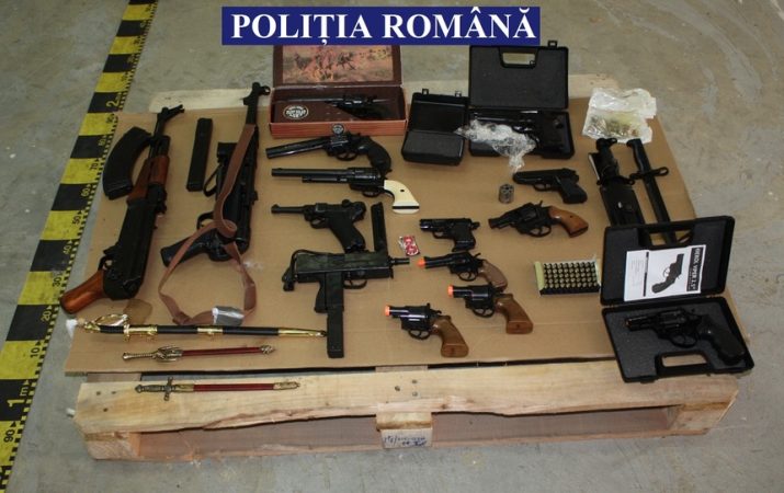 Au fost confiscate 3.000 de arme de foc, 370.000 de cartușe de diferite calibre, 500 kg de explozivi și peste 100 de tone de articole pirotehnice