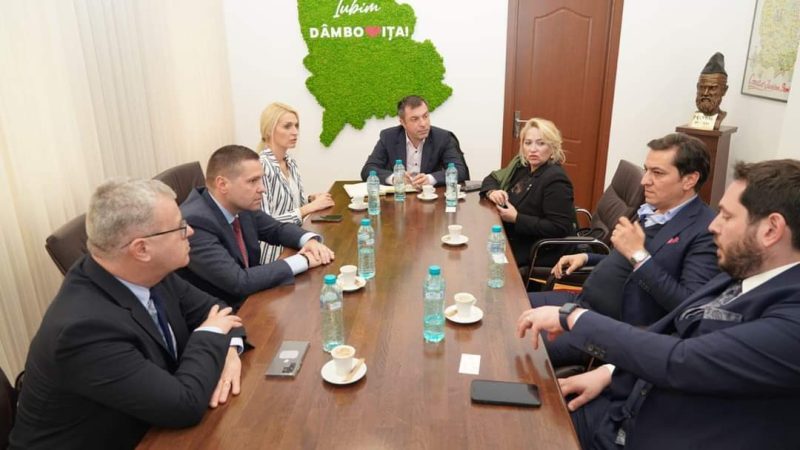 Conducerea CJ Dâmbovița și secretarul de stat Ionuț Săvoiu, au avut primele discuții cu constructorii proiectului lărgire la 4 benzi a DN71 Bâldana-Târgoviște