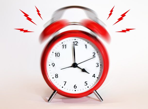 Sâmbătă noaptea, TRECEM la ORA de VARĂ, ora 3:00 va deveni ora 4:00
