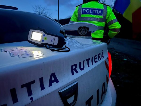 SITUAȚIA TRAFICULUI în țară,sunt semnalate precipitații sub formă de ploaie, carosabilul fiind umed, pe mai multe artere rutiere