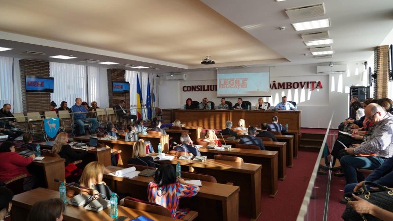 Legile Educației au fost puse în dezbatere publică de către PSD Dâmbovița