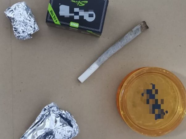 Tânăr de 22 de ani, prins de jandarmii dâmbovițeni cu droguri