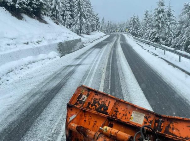 Iarnă în toată regula în unele județe din țară.VIDEO