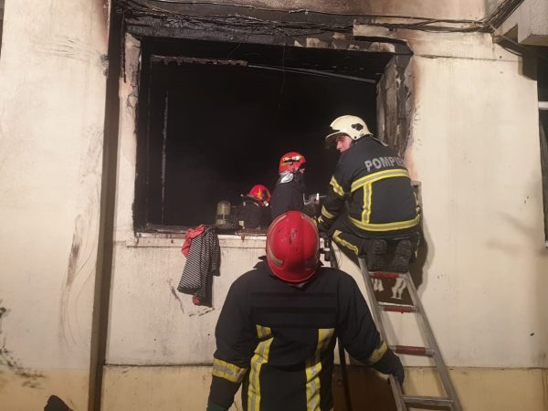 Alertă într-un bloc din municipiul Târgoviște, pe strada Laminorului, 32 de persoane au fost evacuate
