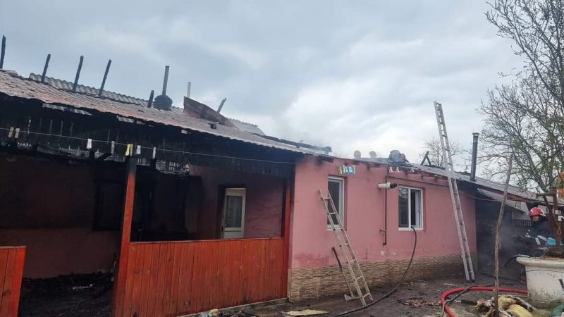APELUL Primăriei Nucet, o familie a rămas fără casă din cauza unui incendiu