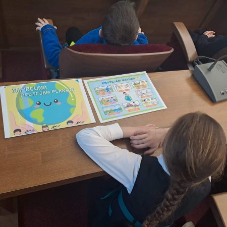 Ora de educație ecologică „Împreună salvăm planeta. Protejăm natura”, la Prefectura Dâmbovița