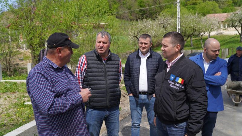 Se lucrează la investiții cu finanțare prin PJDL la Voinești, Malu cu Flori și Văleni Dâmbovița