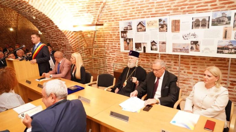 Ședința festivă a CJ Dâmbovița, prof. univ. dr. Leonardo Badea a primit titlul de cetățean de onoare al județului Dâmbovița