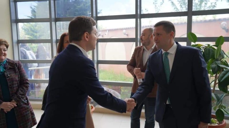 La Târgoviște a avut loc dezbaterea „Educația formală și non-formală în perspectiva Anului European al Competențelor ”