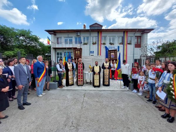 La Vulcana-Pandele, Ziua Eroilor a fost marcată printr-un eveniment la care au participat alături de autoritățile locale, preoți, cetățeni, elevi și cadre didactice