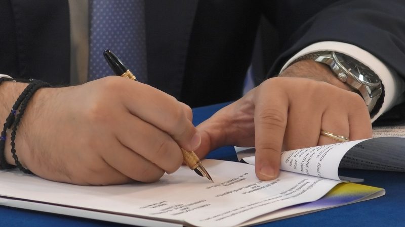 Președintele CJ Dâmbovița, Corneliu Ștefan și 53 de primari dâmbovițeni au semnat cele 83 de contracte de finanţare prin PJDL, etapa a III-a. VIDEO
