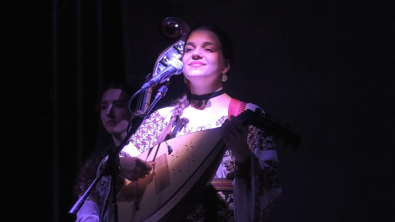 Taraful Florili-n Crâng a creat o atmosferă de neuitat, în penultima seară a Festivalului BABEL. VIDEO