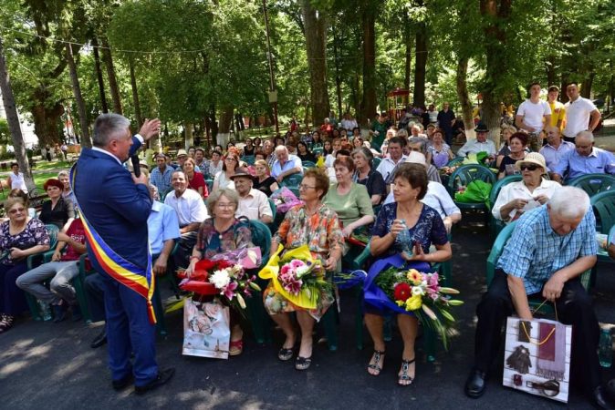 Primăria Orașului Găești premiază cuplurile de aur