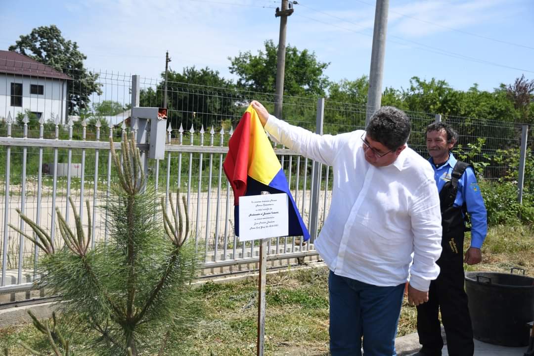 Vizita elevilor de la Liceul Teoretic "Ion Ghica" Răcari, la  fabrica  de confecționare a materialelor de protecție din Ghergani 