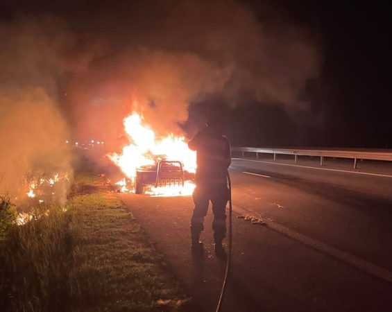 Un autoturism a luat foc pe A1, județul Dâmbovița