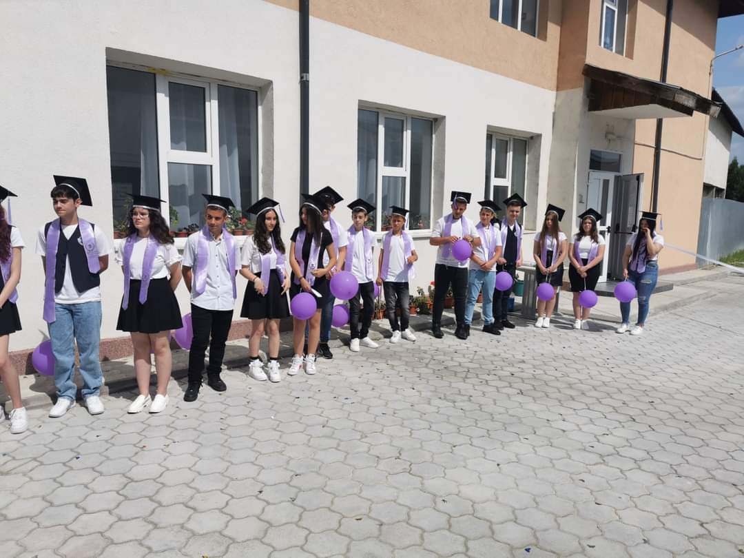 Clopoțelul a sunat ultima dată pentru elevii de clasa a VIII-a de la Școala Radu cel Mare din Găești, edilul Gheorghe Grigore a fost alături de elevi și cadre didactice.