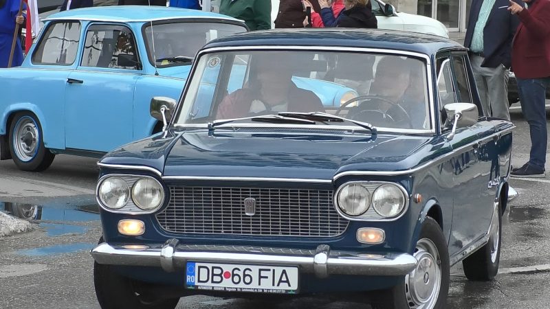 Retroparada „Iubim Dâmbovița” în cadrul Zilelor județului Dâmbovița. VIDEO