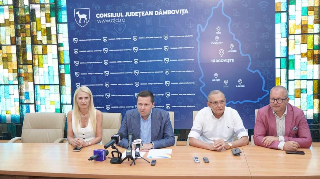Președintele CJ Dâmbovița, Corneliu Ștefan a semnat contractul pentru realizarea studiului de fezabilitate al domeniului schiabil „Cocora”