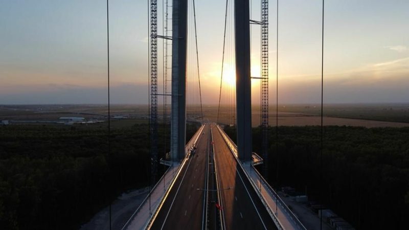 IMPORTANT!Limita maximă de viteză permisă circulației pe podul de la Brăila este de 80 kilometri/oră