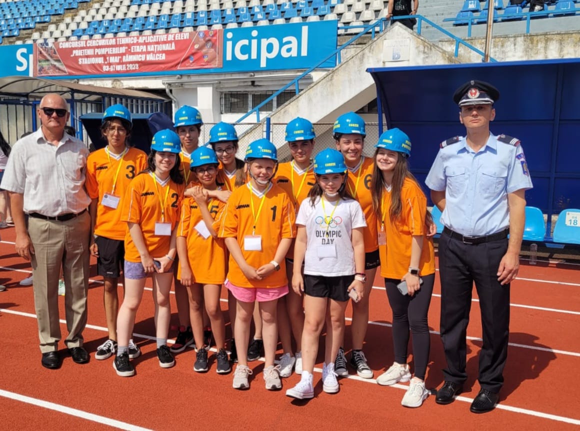 Etapa națională a concursului cercurilor tehnico-aplicative de elevi "Prietenii Pompierilor", elevii Școlii Gimnaziale "Coresi" Târgoviște, însoțiți de profesorul