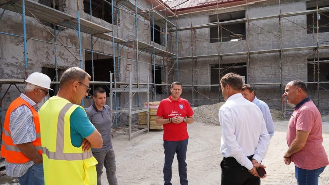Vizită de lucru a președintelui CJ Dâmbovița, Corneliu Ștefan, pe șantierul de reabilitare și extindere a Școlii Generale „Diaconu Coresi” Fieni