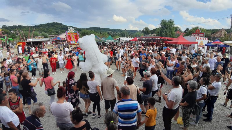 „Sbor la Gorgota” – O sărbătoare de tradiție și bucurie în comuna dâmbovițeană Răzvad. VIDEO