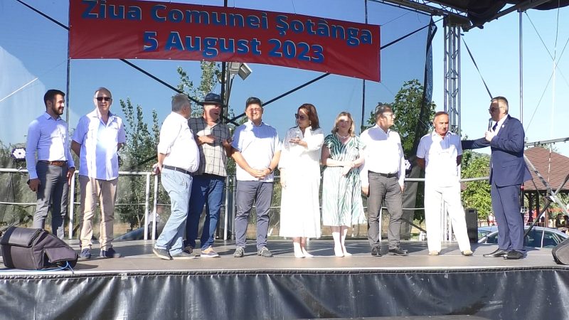 Comuna Șotânga a îmbrăcat straie de sărbătoare.VIDEO