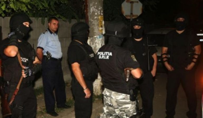 Bătaie în plină stradă la Titu, șase bărbați au fost reținuți