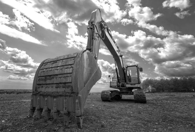 Excavatoare vs. Buldozere: Care sunt diferențele și când să le utilizezi?