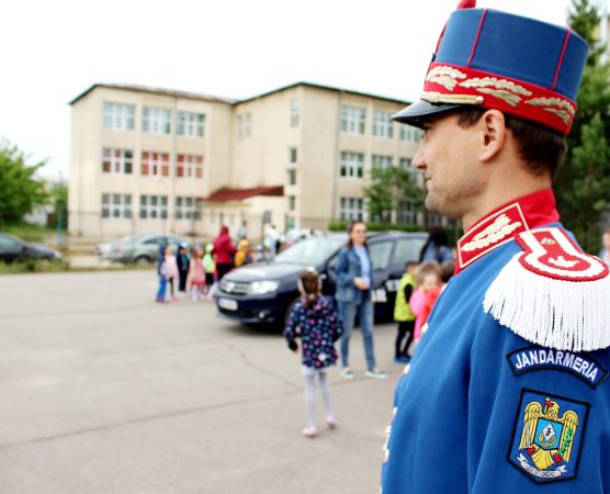 Jandarmii dâmbovițeni vor fi prezenți pentru deschiderea în siguranţă a noului an şcolar
