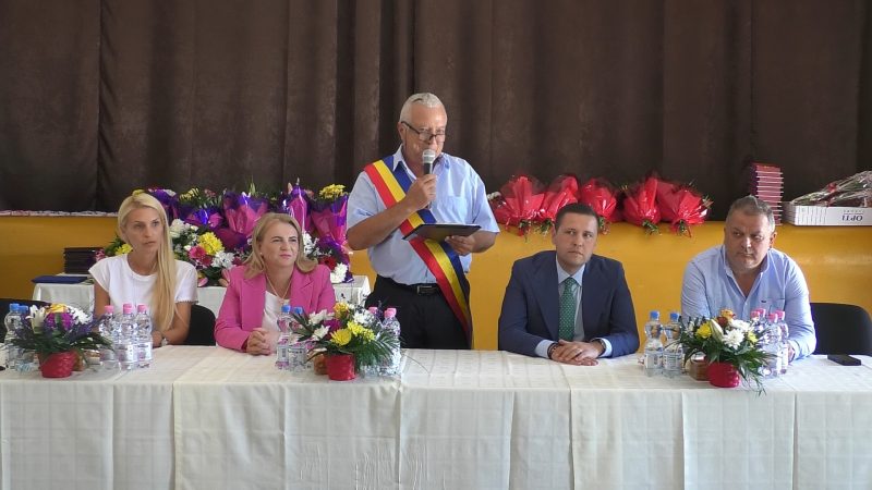 Ziua comunei I.L.Caragiale: S-a acordat Titlul de Cetățean de Onoare Post-Mortem pentru prof.univ.dr.Stanciu D. Cărpenaru și au fost premiate 12 cupluri de aur