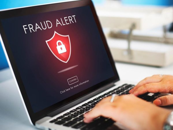 Poliţiştii atrag atenţia asupra unei noi metode de fraudă online