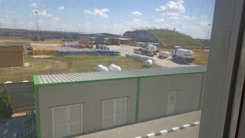 ALERTĂ LA BĂLTENI! Opt tone de cauciucuri au luat foc, arde vegetație uscată și în apropiere este un depozit GPL
