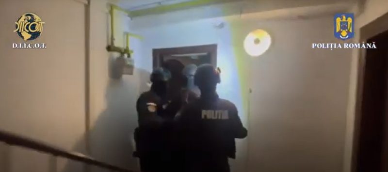 260 de percheziții sunt în desfășurare pentru destructurarea unor grupări infracționale specializate în trafic de droguri, trafic de persoane și de minori, pornografie infantilă, trafic de migranți și criminalitate informatică. VIDEO