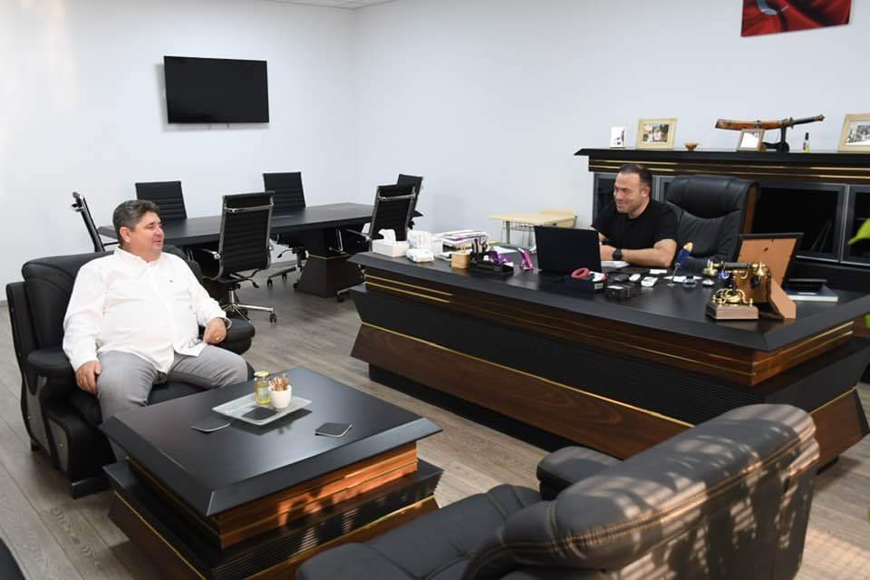 Orașul Răcari se poate mândri cu investitori dedicați și cu o tradiție impresionantă în sprijinirea dezvoltării comunității. Printre acești investitori de încredere se numără și EuroMega Răcari, un nume binecunoscut în zonă. Cu o fabrică de producție de excepție, EuroMega a devenit principalul producător de saltele și canapele din regiune, furnizând aceste produse de calitate în întreaga țară.