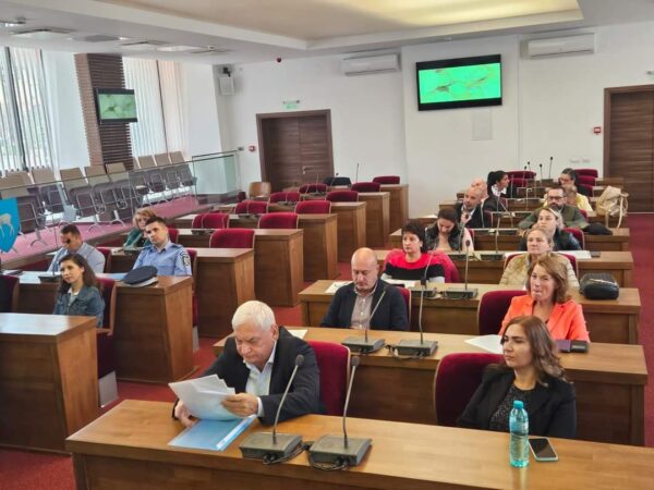 Marian Daragiu, Subsecretar de Stat din Ministerului Educației, și Prefectul Claudia Gilia sprijină Strategia de Incluziune a Cetățenilor Români de Etnie Romă