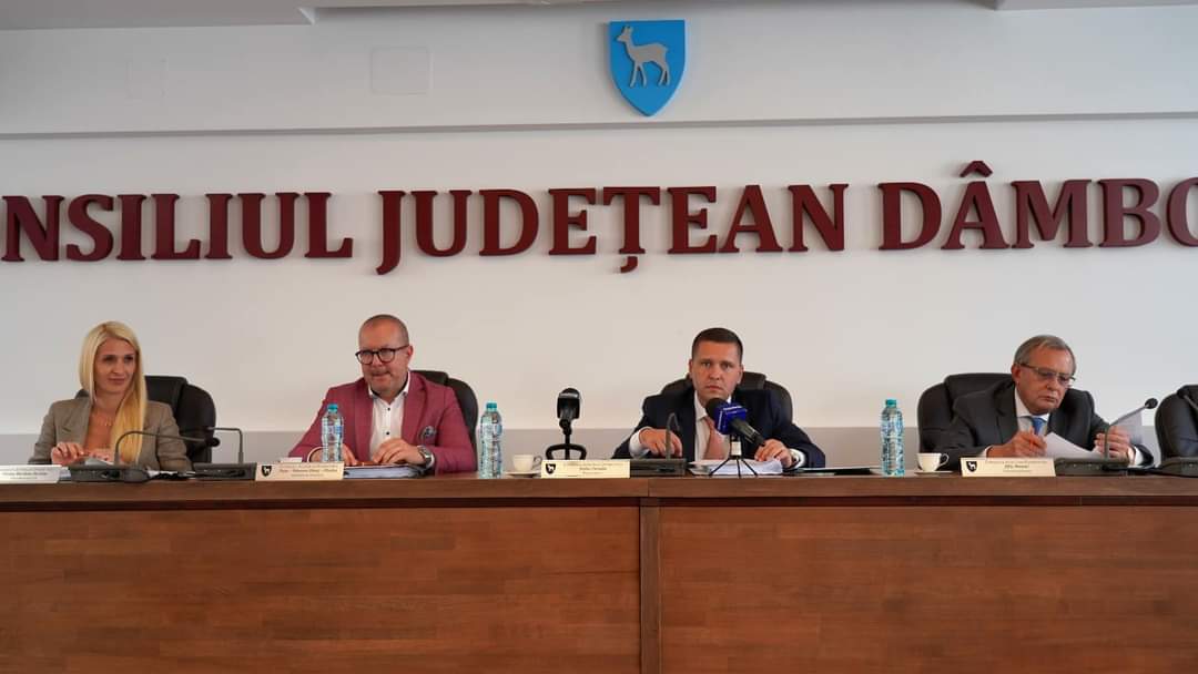 CJ Dâmbovița: A fost semnat contractul de execuție a lucrărilor pentru proiectul “Conservarea, restaurarea, valorificarea clădirii Fosta Școală de Cavalerie în vederea consolidării identității culturale a județului Dâmbovița”